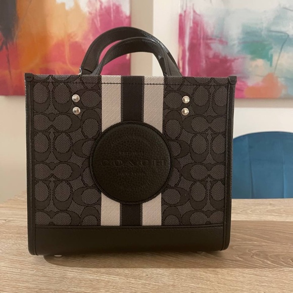 Got this brand new Coach bag as a gift, but it’s not quite my style—never used! - Picture 1 of 8